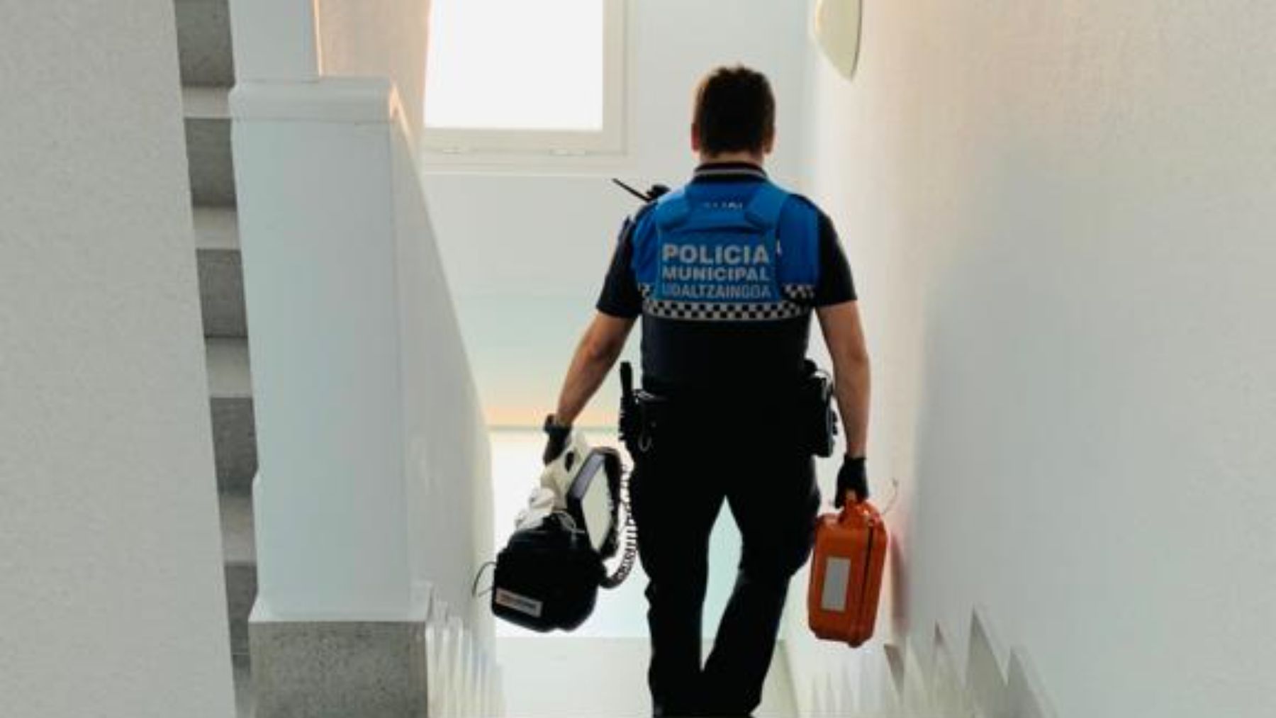 El corazón de un hombre de 51 años vuelve a latir gracias a la actuación de dos policías de Pamplona