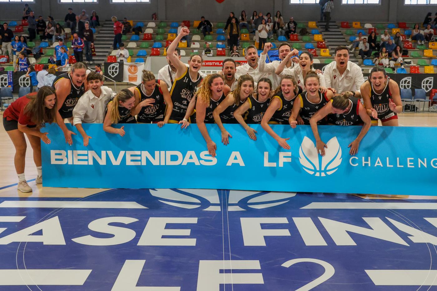 El CB Sevilla Femenino celebra su ascenso a LF Challenge. - FEB