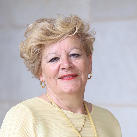Exigen la dimisión de la política vitoriana: «Enchufismo al familiar»