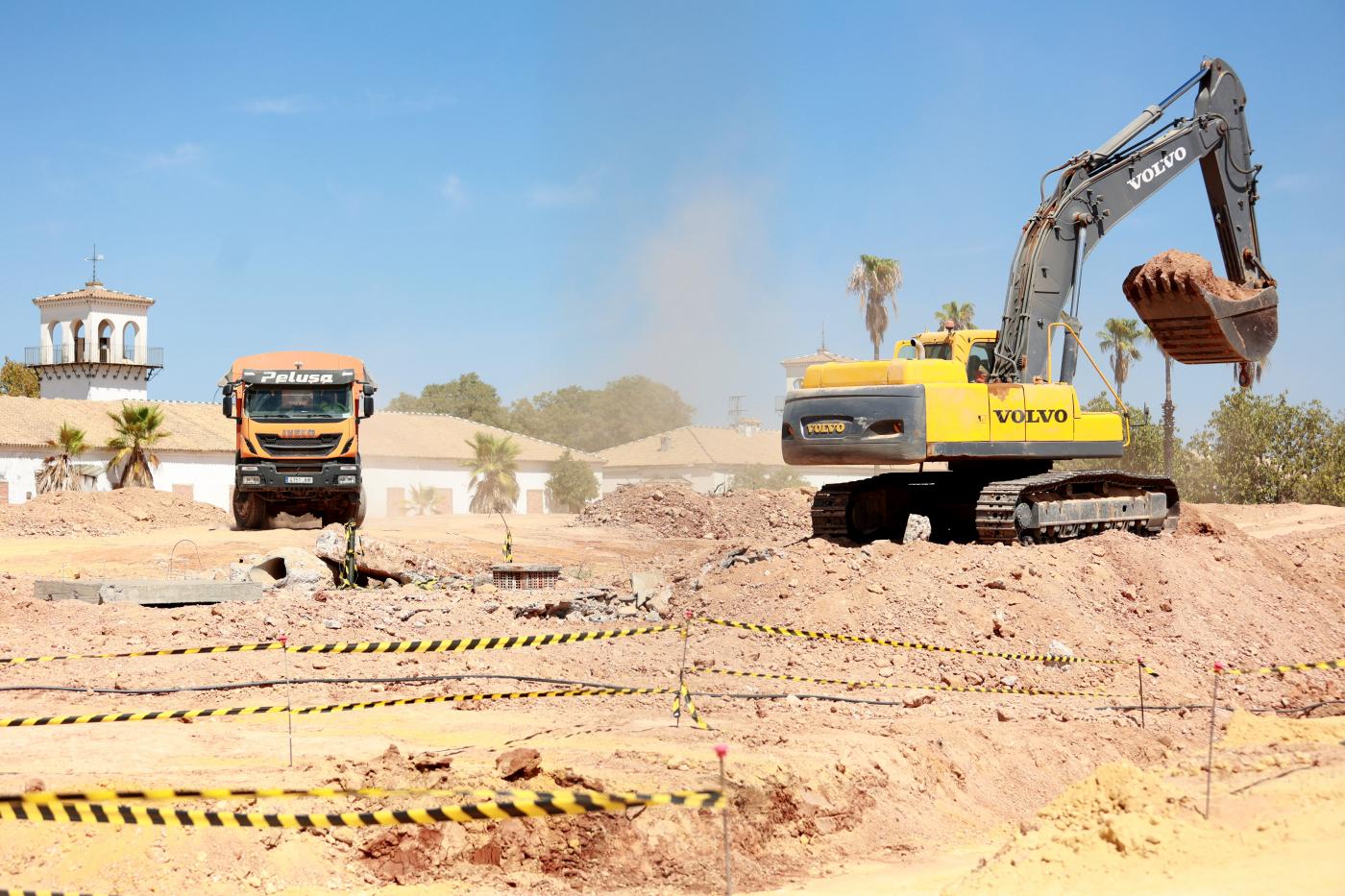 Trabajos de construcción en la parcela. - Archivo