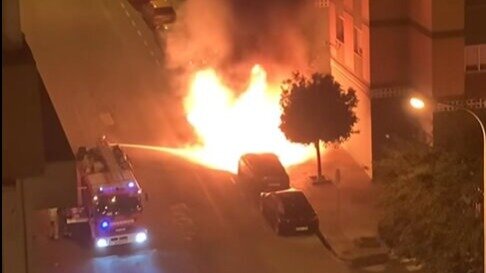 Explosión e incendio de contenedores esta madrugada en Huelva