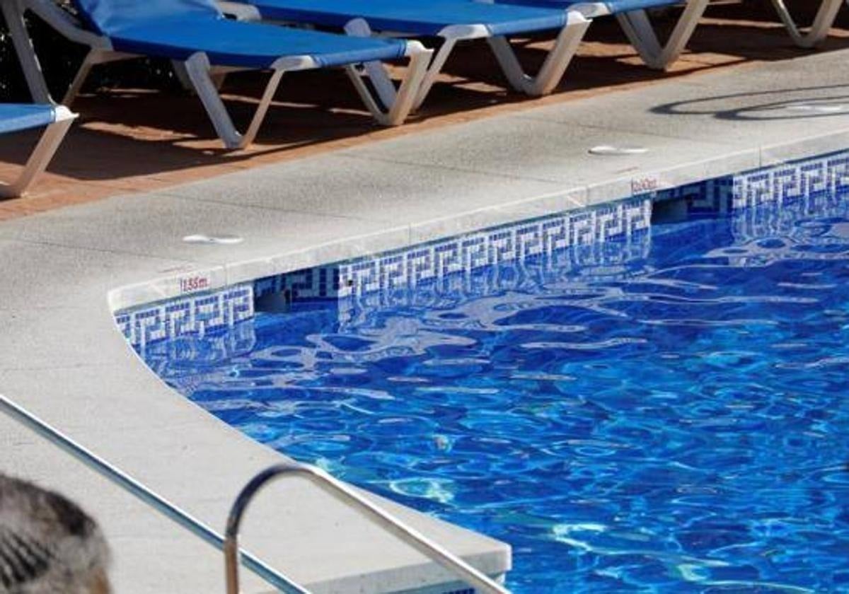 Hallan sin vida a hombre de 60 años en piscina de Marbella tras presunto accidente laboral por electrocución