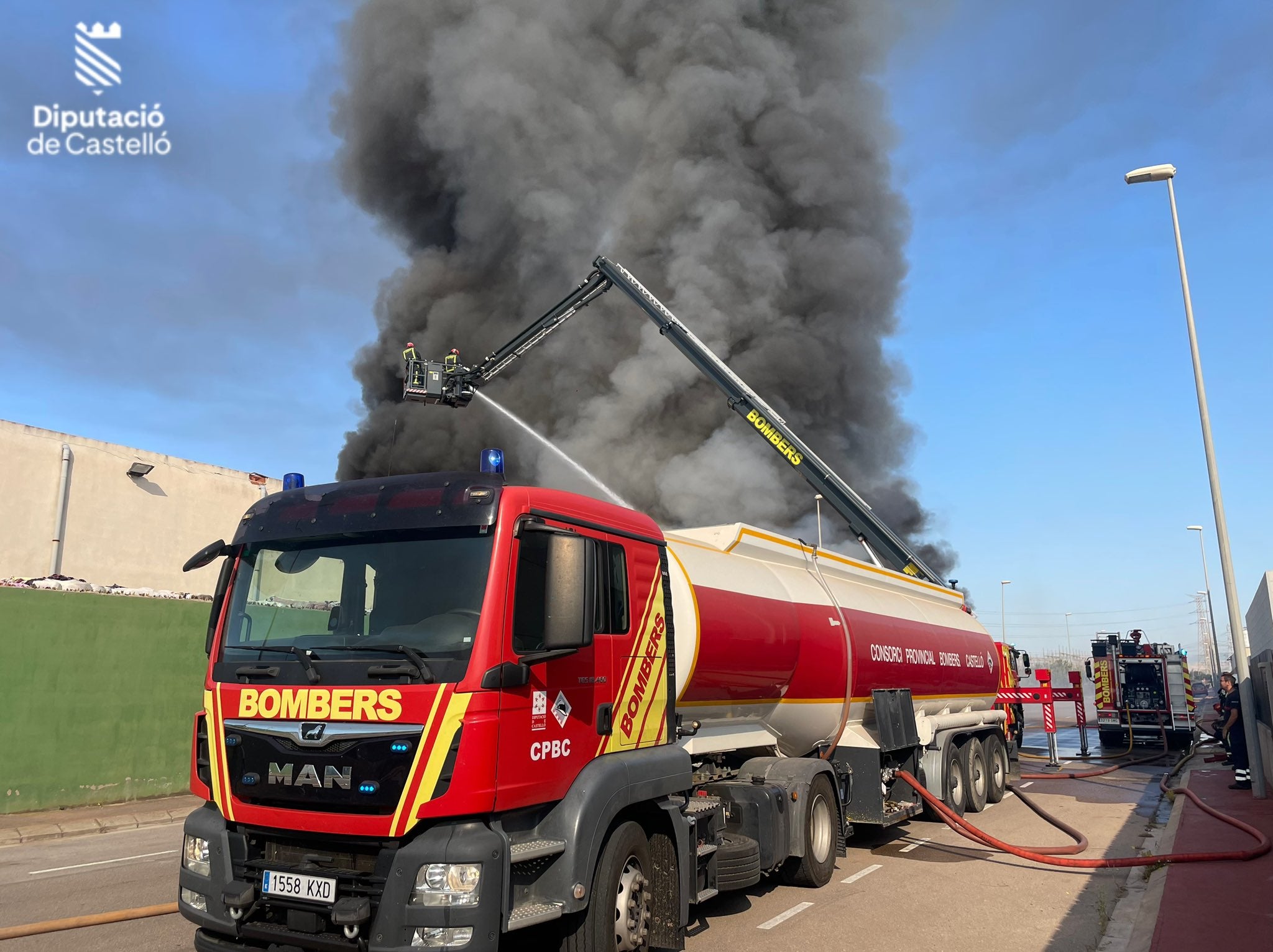 Incendio en antiguo desguace de Almassora desata alerta en la localidad: ¿fue intencionado?