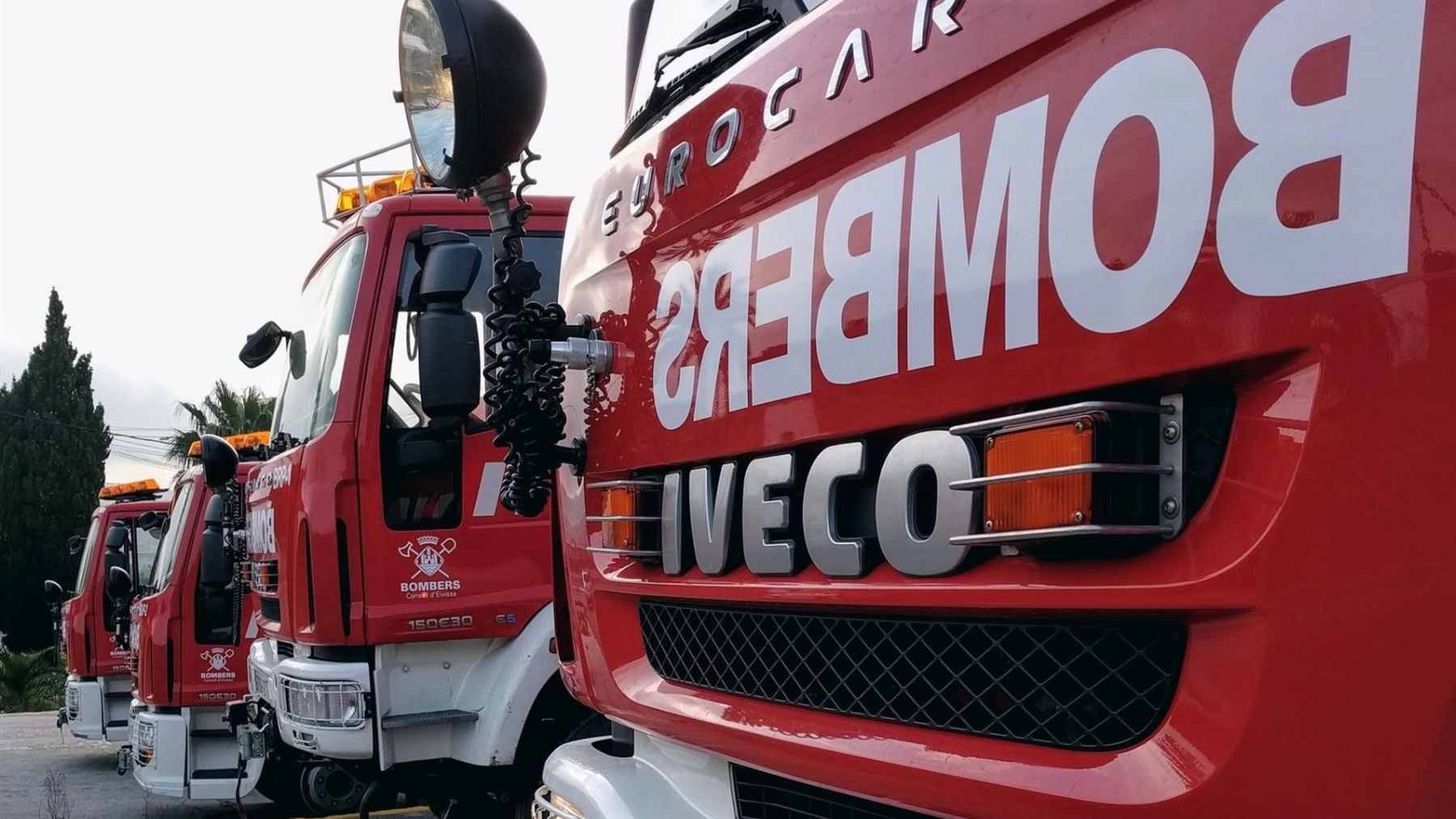 Varios edificios y colegios desalojados tras un incendio en un parking subterráneo en Ibiza