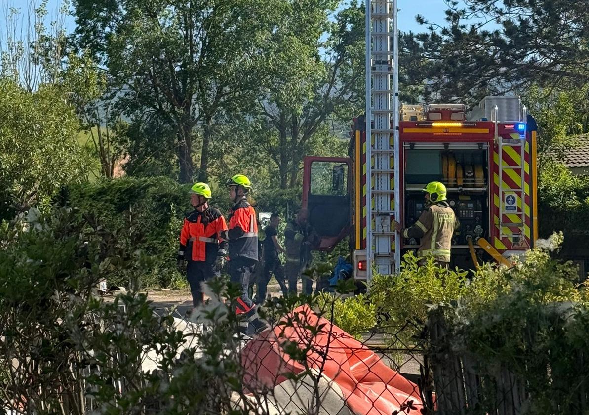 Intoxicados por humo dos trabajadores en el incendio del camping de Navarrete