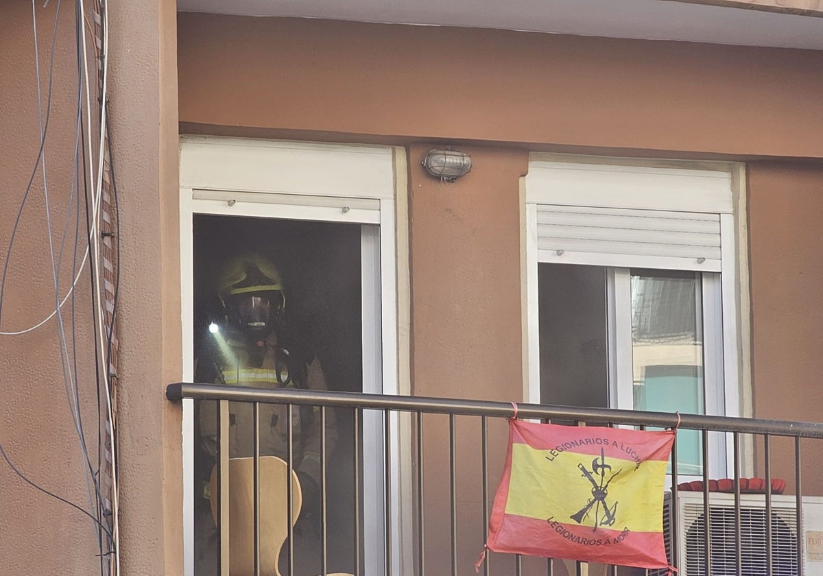 Incendio en una vivienda de Valencia deja una persona herida