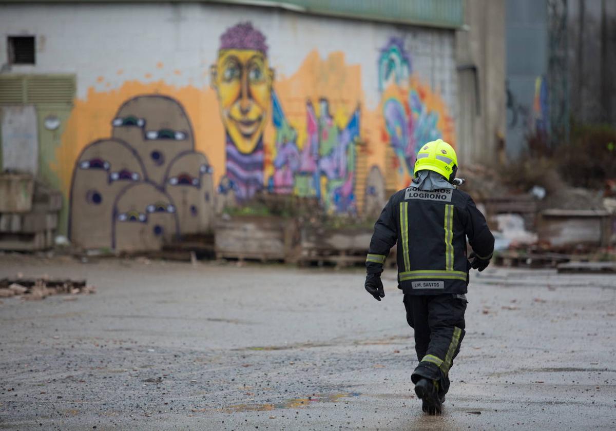 Trasladada al San Pedro una mujer de 81 años tras un incendio en su vivienda