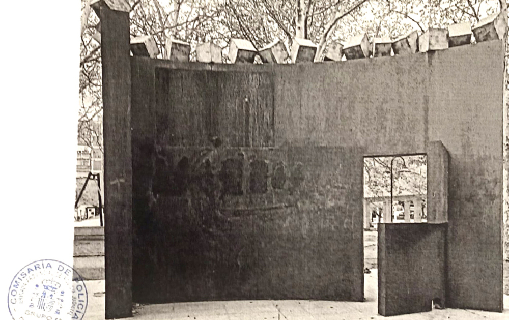 Arrancan la placa con nombres de 500 víctimas de la G.Civil