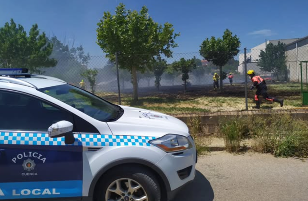 Extinguen un incendio en el Camino de las Viñas