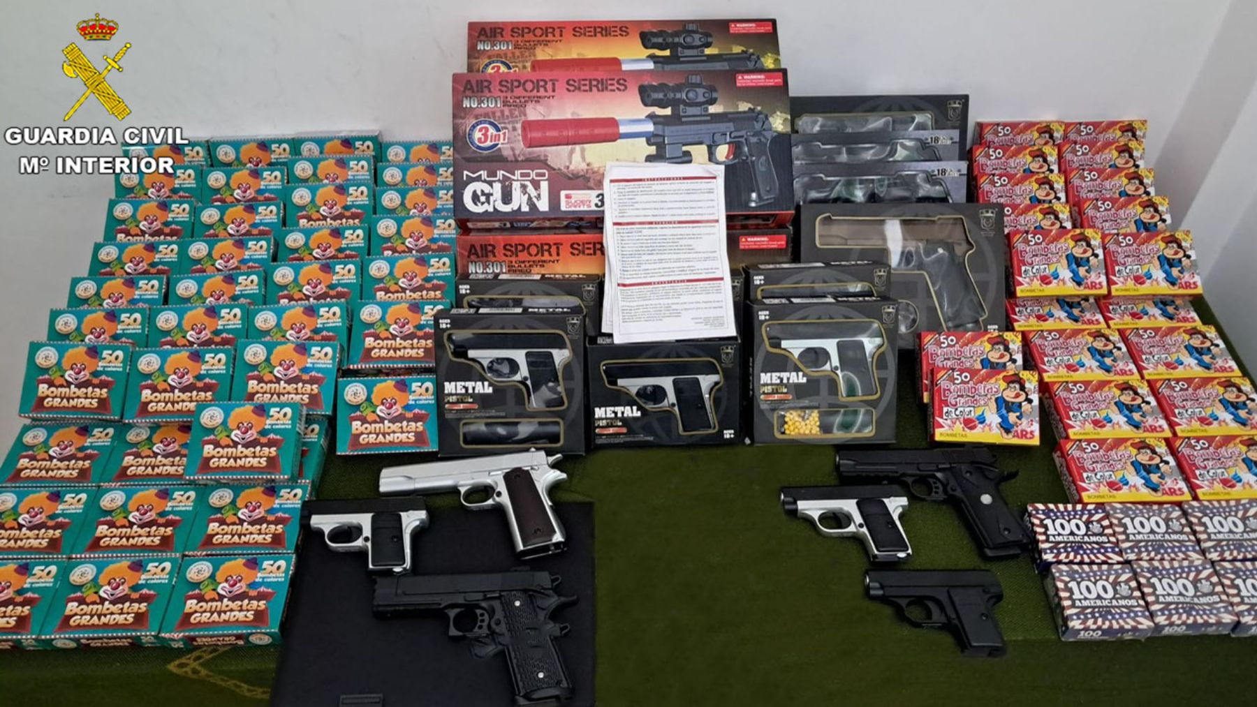 Intervienen pistolas airsoft y artículos pirotécnicos que se vendían de forma ilegal en la feria de Campos