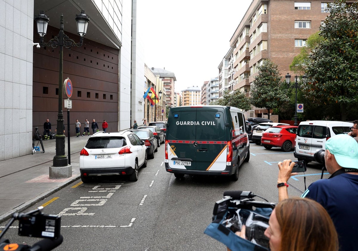 La jueza ratifica prisión provisional para matrimonio acusado de retener a sus hijos en Oviedo