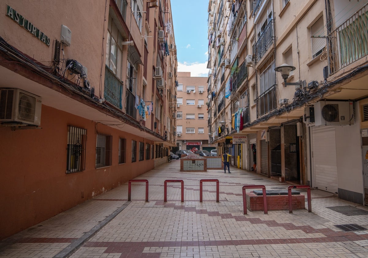 La mujer acuchillada por su compañero de piso en El Palo: «Me ha intentado matar, me ha apuñalado por todas partes»