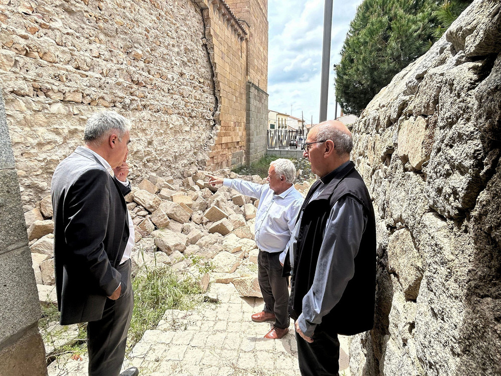 Santonja achaca el derrumbe a un «debilitamiento estructural»