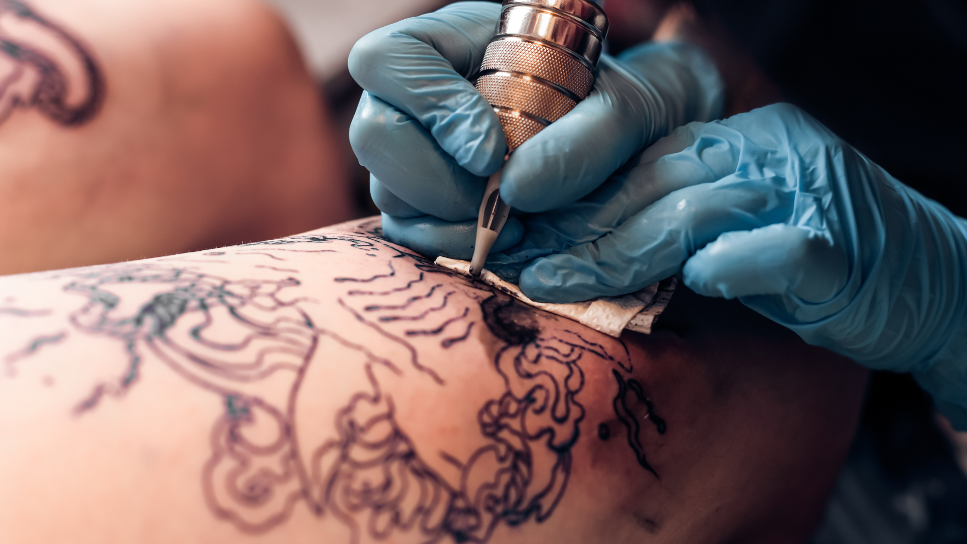 Ascienden a cinco las denuncias a un tatuador de Murcia por presuntos abusos sexuales