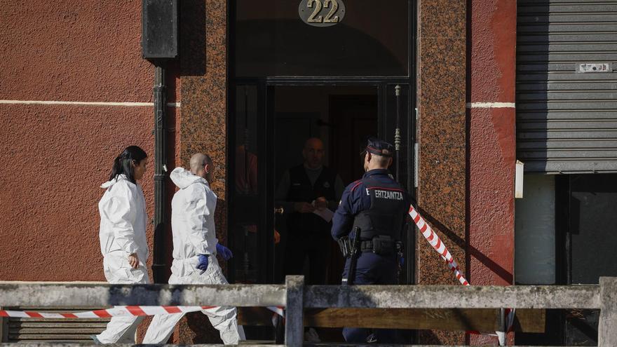 "Vi a la madre salir y huir corriendo cuesta abajo por Larraskitu"
