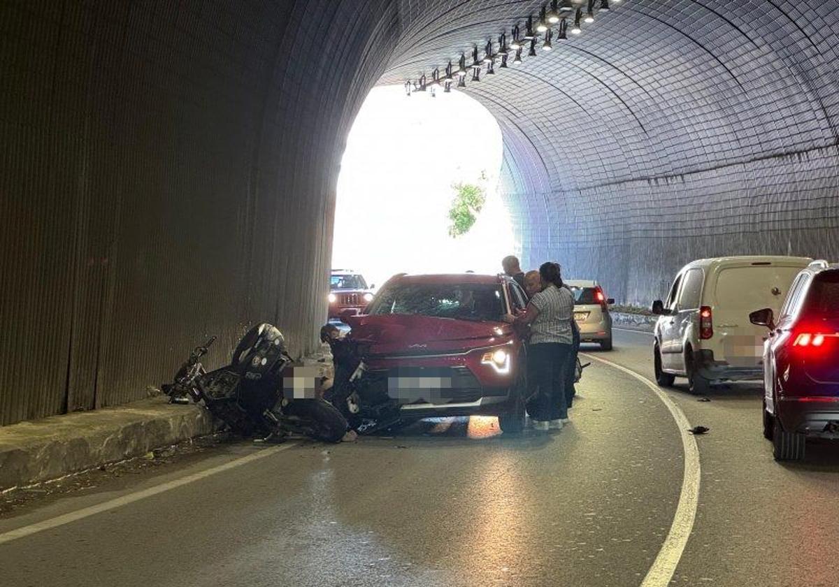 Cortan parte del túnel de Monte Dorado tras fallecer un motorista en un accidente contra un turismo