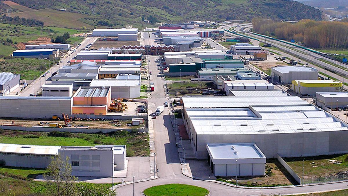 Imagen de archivo: A-6 a su paso por el polígono Industrial de Bembibre.