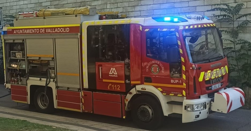 Tres intoxicados en un incendio en un piso en Parquesol