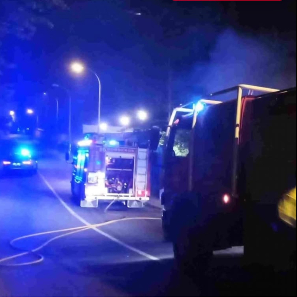 Un incendio obliga a cortar una calle en San Lorenzo