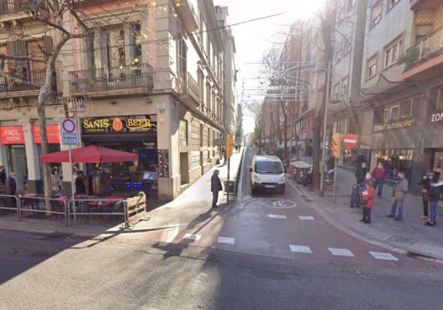 Una persona resulta herida grave al resistirse a un robo en Barcelona: detenidos los agresores