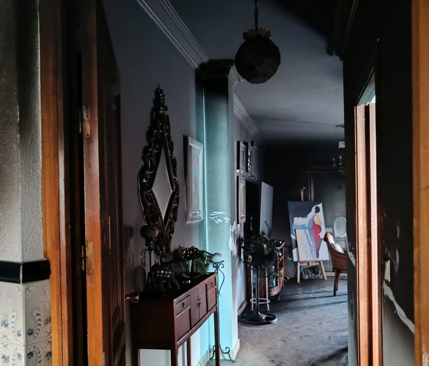 El incendio ha causado importantes daños en el inmueble