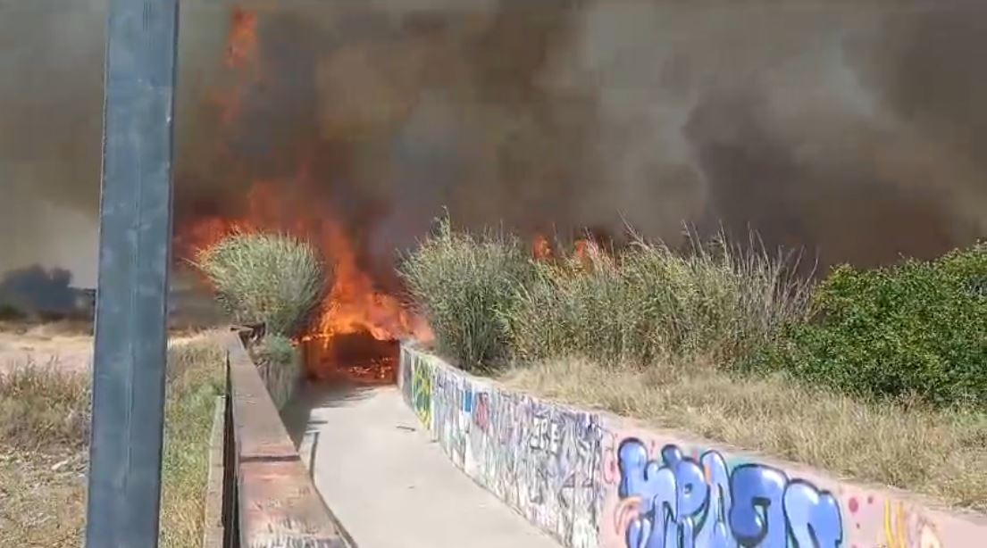 Controlado un incendio en La Alberca que llegó a amenazar viviendas y el Centro Cultural