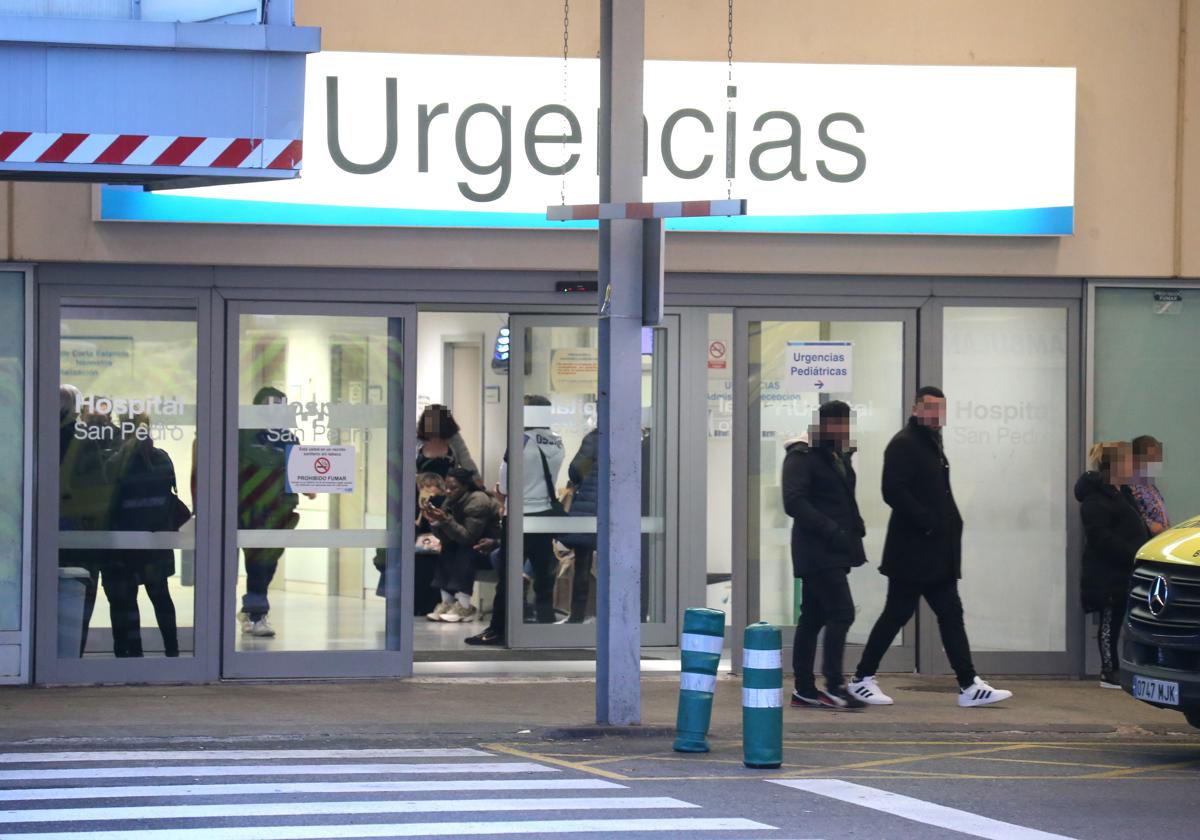 Ciclista resulta herido en colisión con vehículo en Logroño mientras que mujer es trasladada al hospital tras accidente en Calahorra.