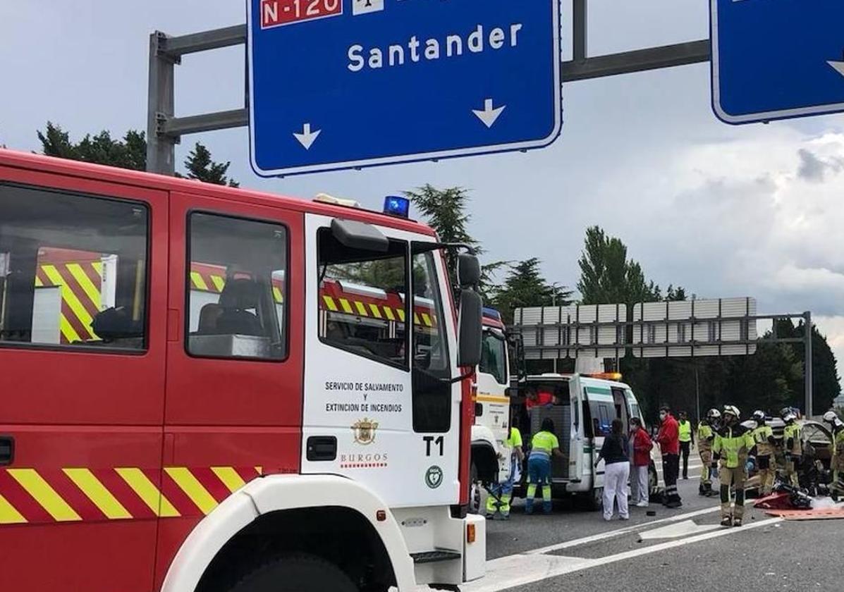 Heridas cuatro personas al chocar su turismo contra la mediana en la A-1 en Burgos