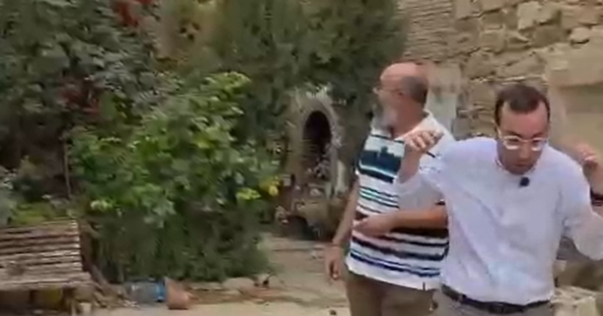 Menores lanzan piedras al líder del PP en el barrio antiguo de Lleida