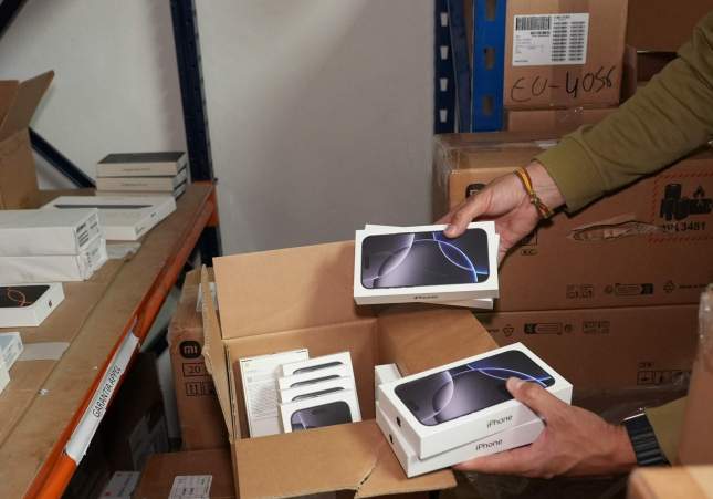 Desarticulada una red criminal dedicada al tráfico de dispositivos móviles: 15 detenidos y más de 9.000 teléfonos intervenidos
