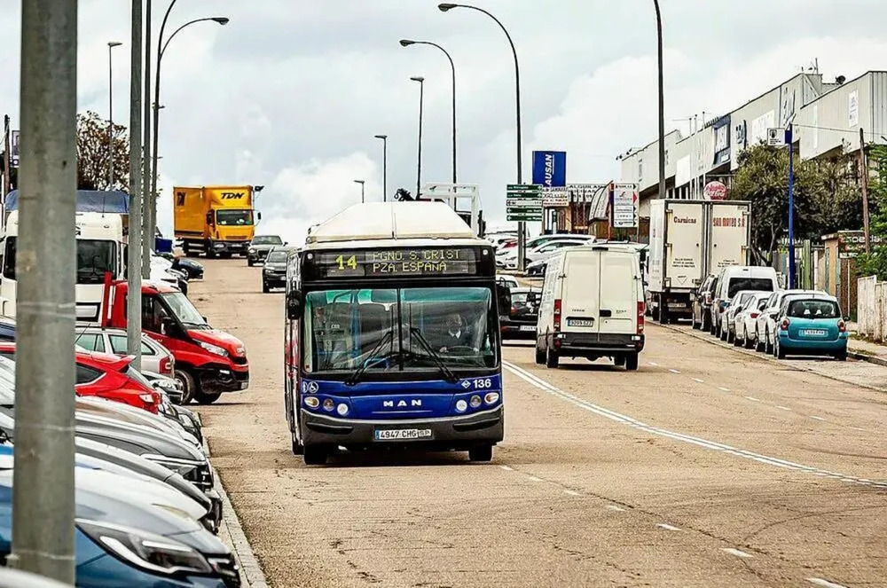 Detenida tras robar la cartera a una mujer en el autobús