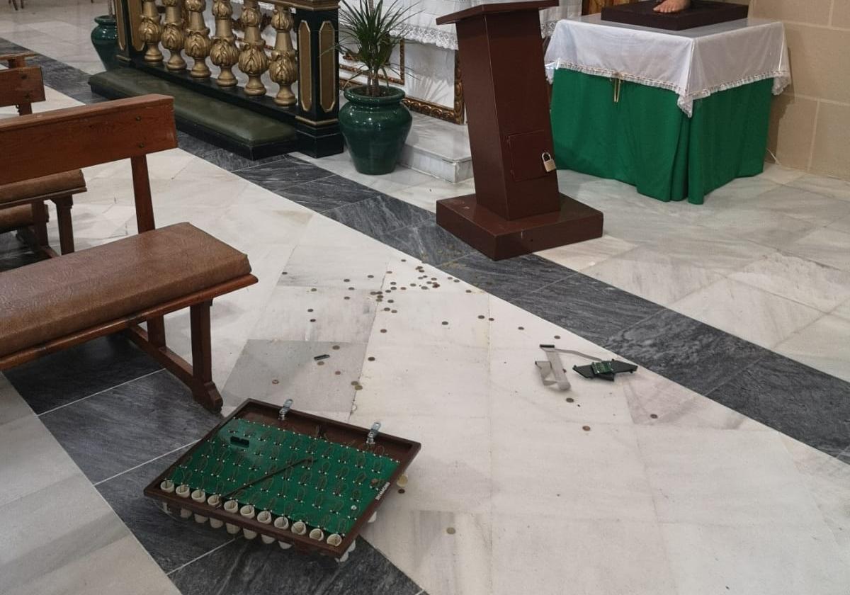 Rompe el lampadario de la iglesia de un hospital de Salamanca y roba 500 euros de donativos
