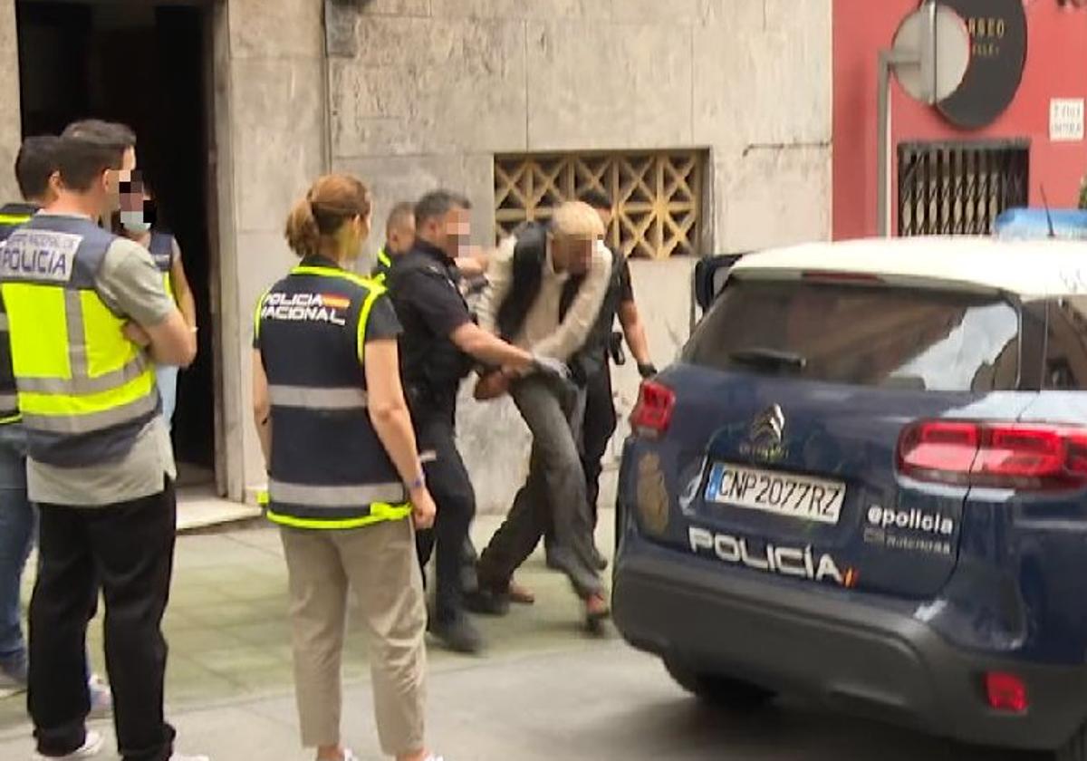 Detenido en Gijón tras hallar el cuerpo sin vida de una mujer en un cubo de basura