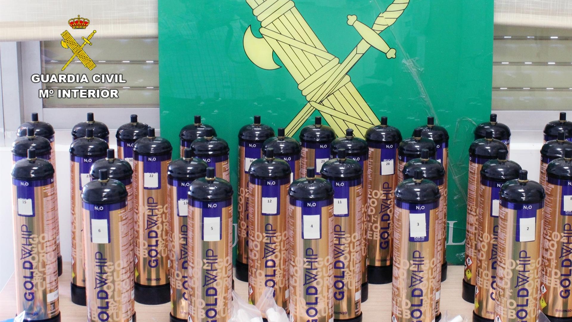 Detenido en Murcia un conductor con 34 botellas de ‘gas de la risa’ por presunto delito contra la salud pública