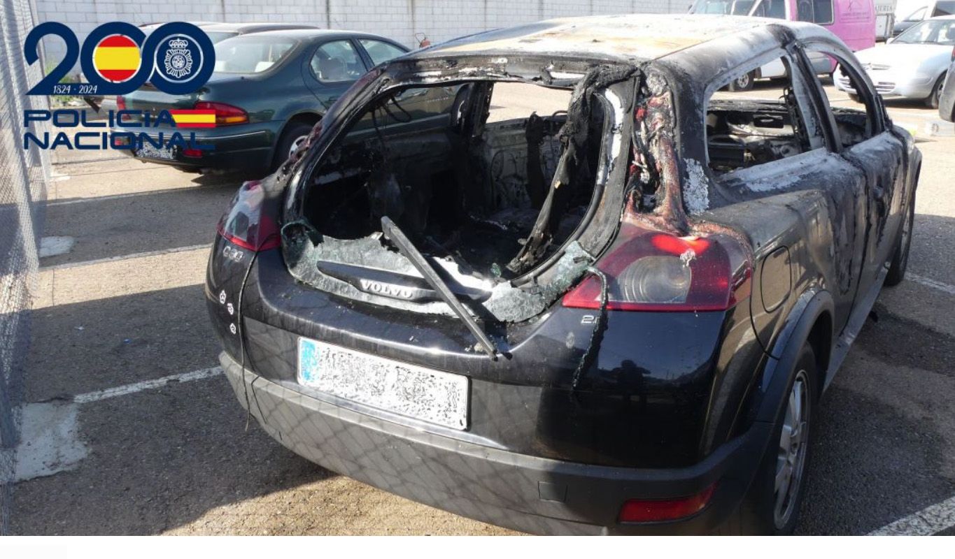 Roba e incendia un coche. Tenía una orden de captura en Zamora