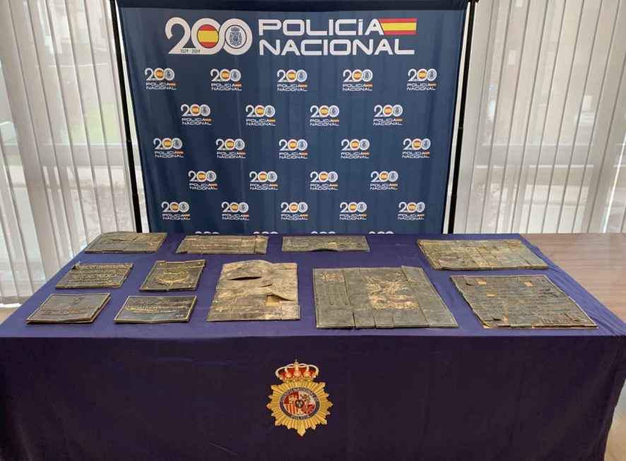 Detenido el autor del hurto de la placa dedicada a autores de canciones sanjuaneras