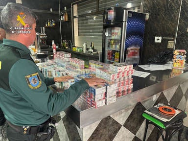 Cocaína, tabaco robado y 3.000 euros en una rejilla: el negocio negro de un 'narcobar' en Valencia