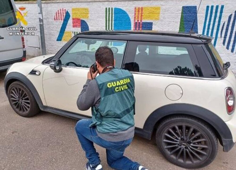 Detenido tras ser grabado rayando un coche en Villanubla