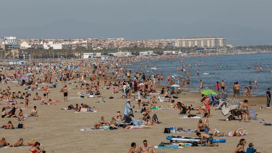 Detenido por exhibir sus partes íntimas e intimidar a menores en la playa valenciana de la Malva-rosa