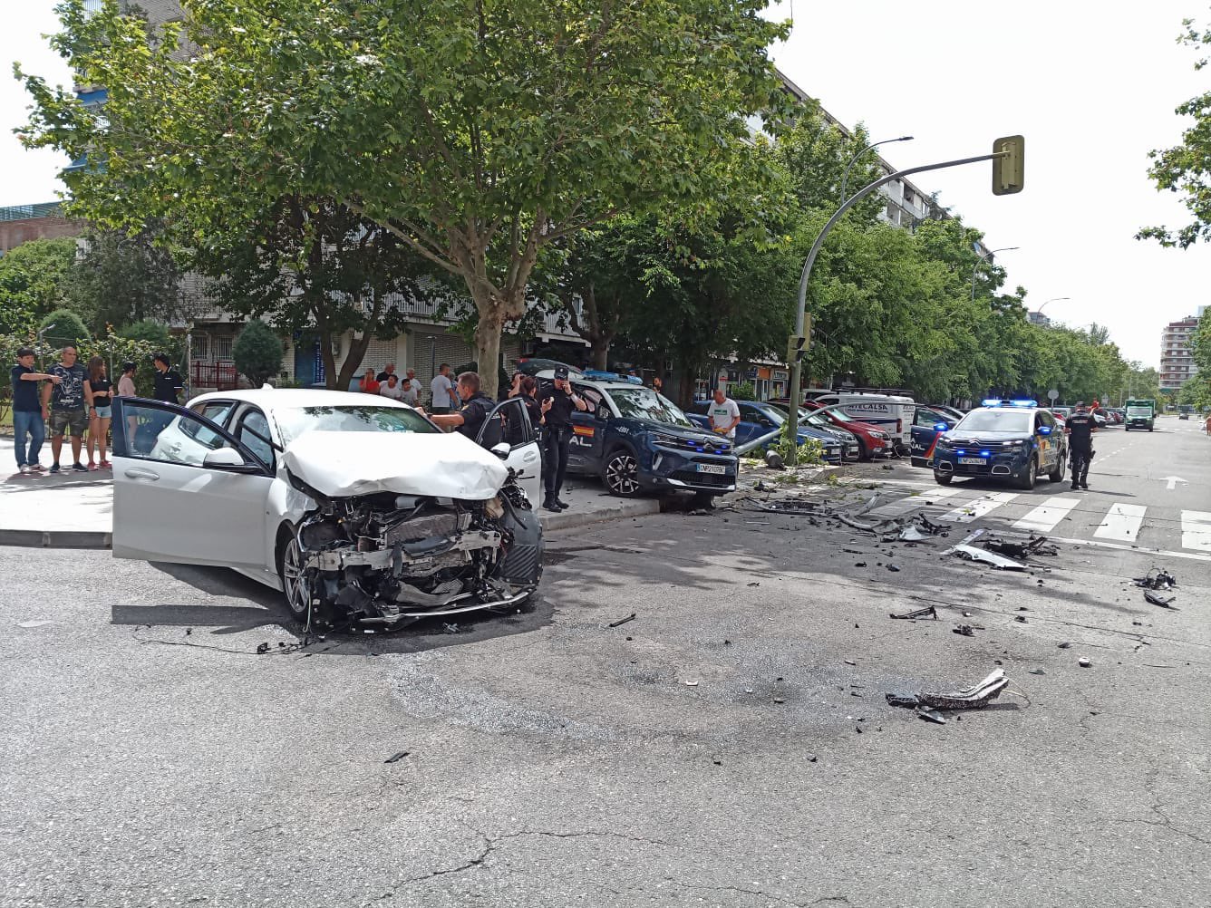 Policías heridos en un aparatoso accidente en Alcorcón cuando se dirigían a un aviso