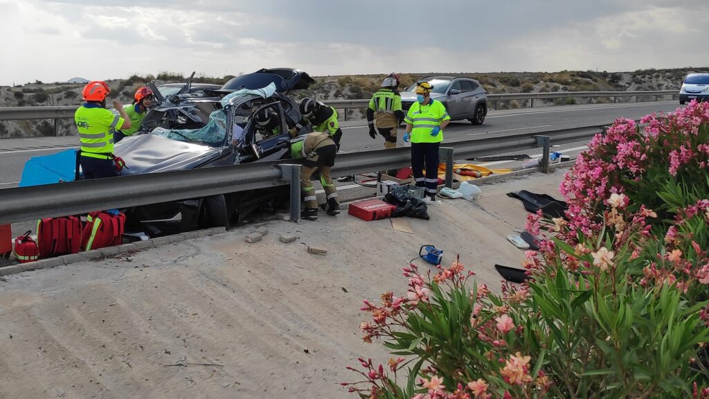 Dos heridos en un accidente entre un camión y un coche en la A-30 a la altura de Cieza