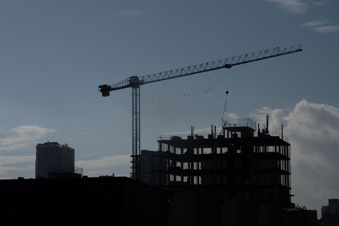El Ayuntamiento de Sevilla invierte 1.670.000 euros en la renovación de la calle Júcar en Heliópolis