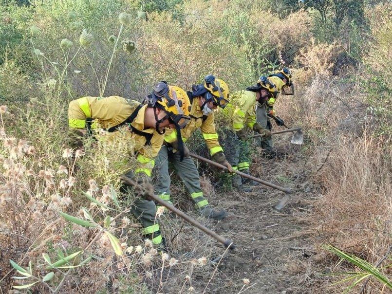 Operarios del Infoca trabajan en el incendio. - EMA Infoca