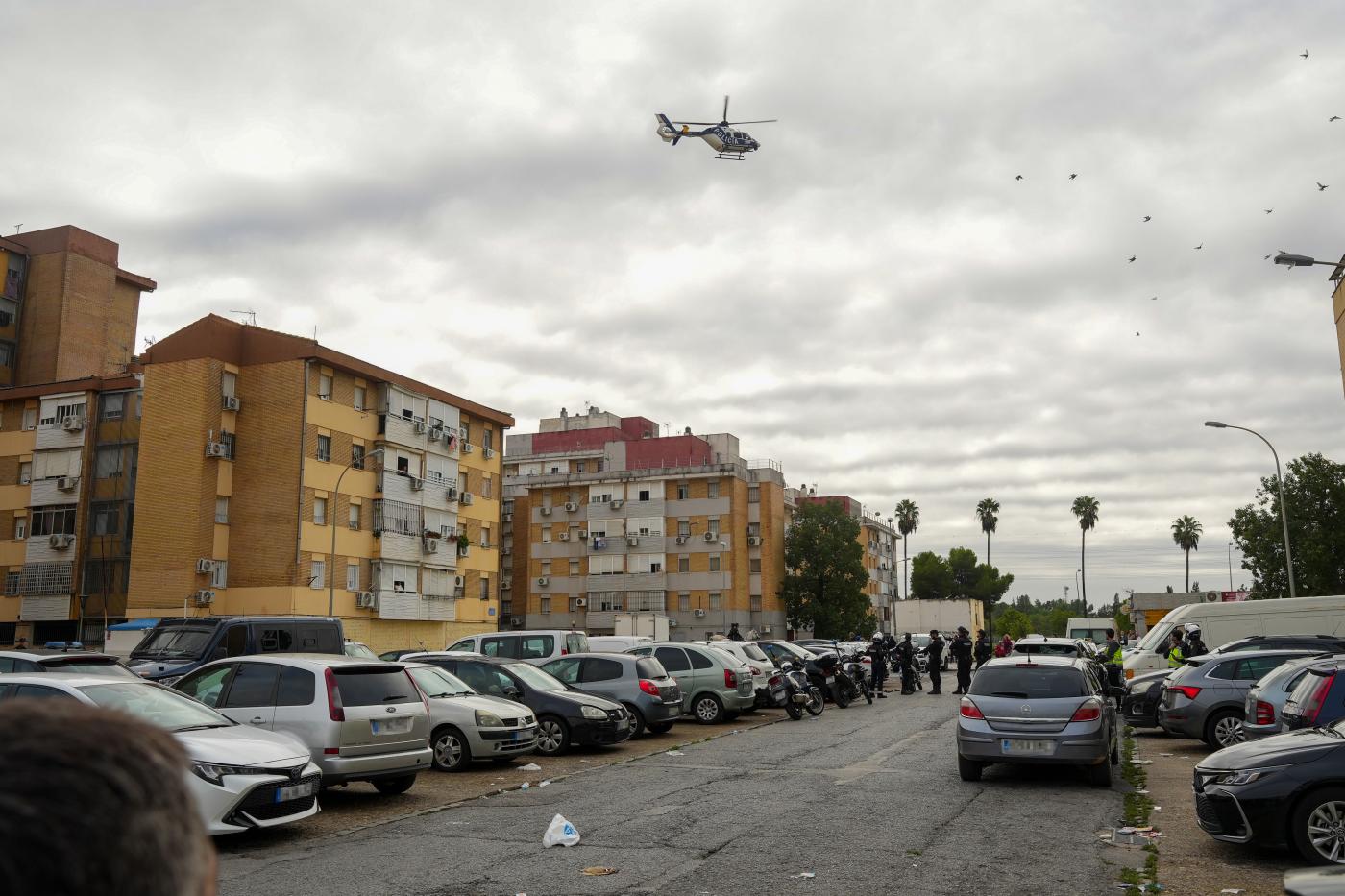 Un helicóptero policial sobre el Polígono Sur. - EP