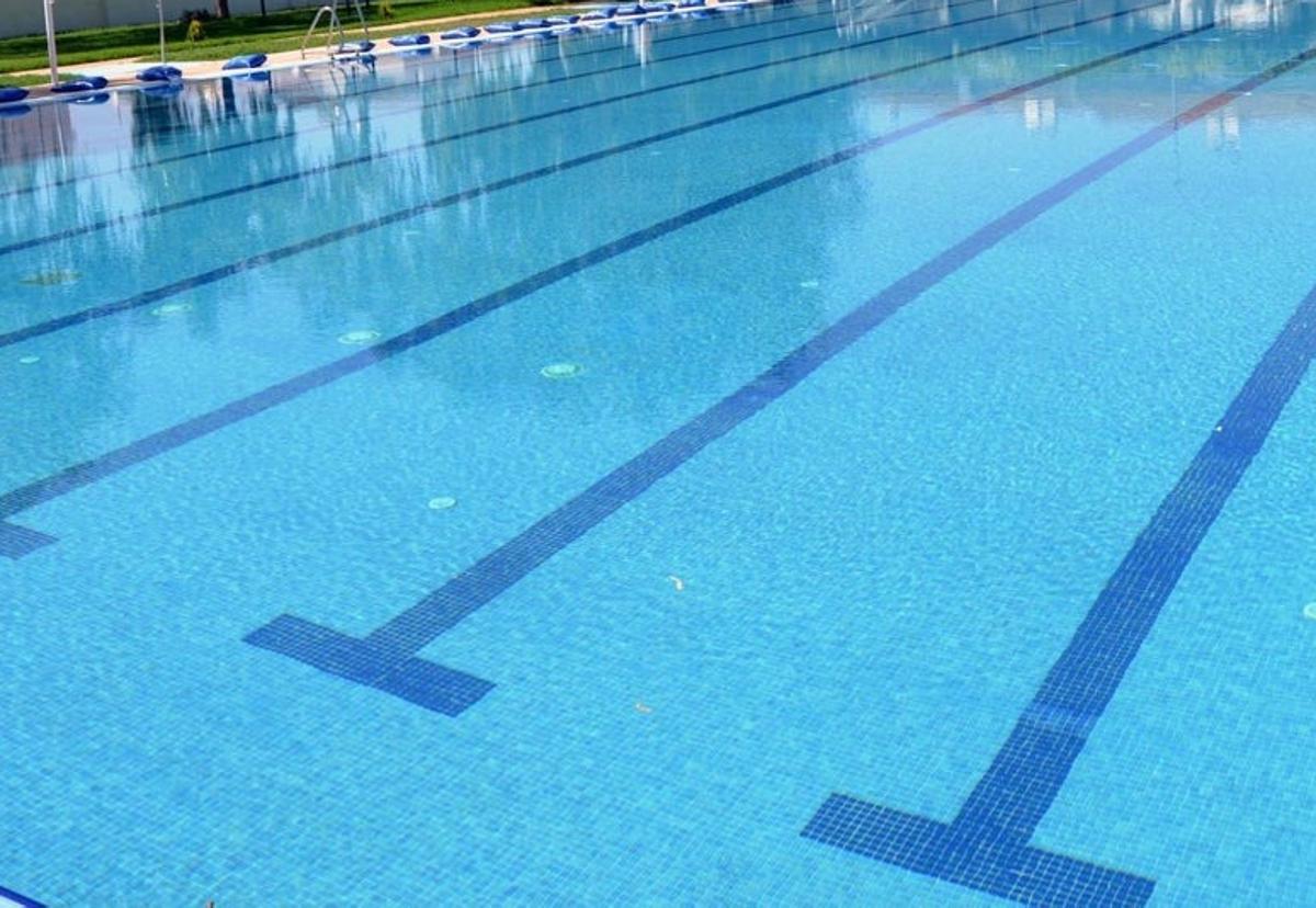 Muere un hombre de 72 años en una piscina comunitaria de Benalmádena