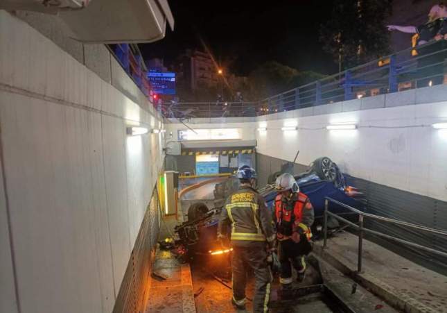 Fiesta termina en misterio con coche volcado en Barcelona: ¿Qué hacían las personas con miles de euros en efectivo?