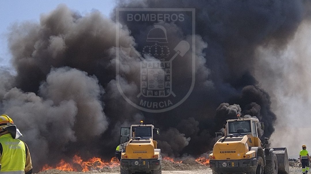 Incendio en planta de reciclaje de Cañada Hermosa provoca alarma entre vecinos