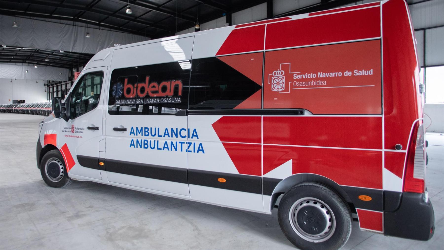 Brutal choque entre una coche y una moto en la Comarca de Pamplona: hay un joven de 18 años herido
