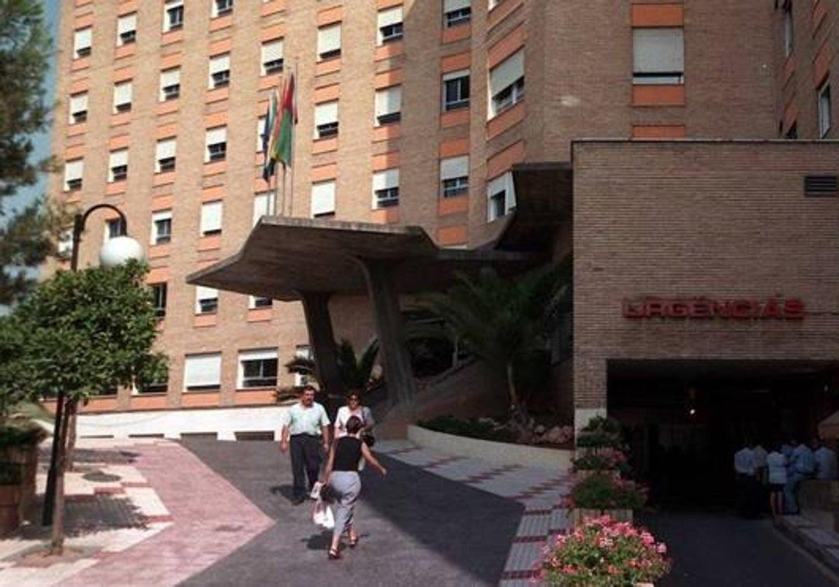 Joven de 24 años ingresado en la UCI tras ser rescatado en las playas de El Palo por signos de ahogamiento.