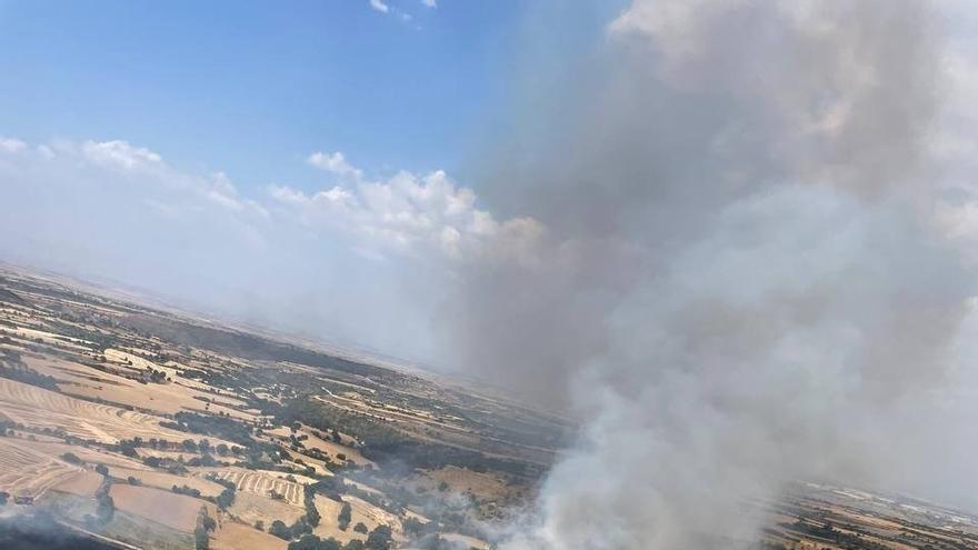 La Generalitat ordena confinarse a los vecinos de Cervera, en Lleida, por un incendio